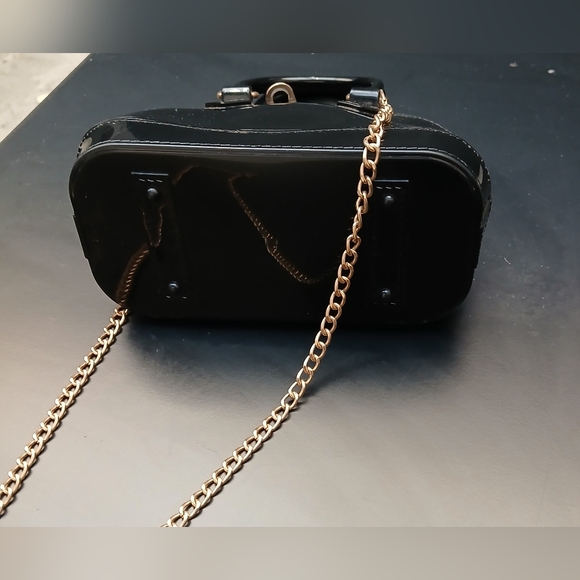 Black Patent Leather Bucket Crossbody Hard Shell Gold Chain Purse - Picture 7 of 7
